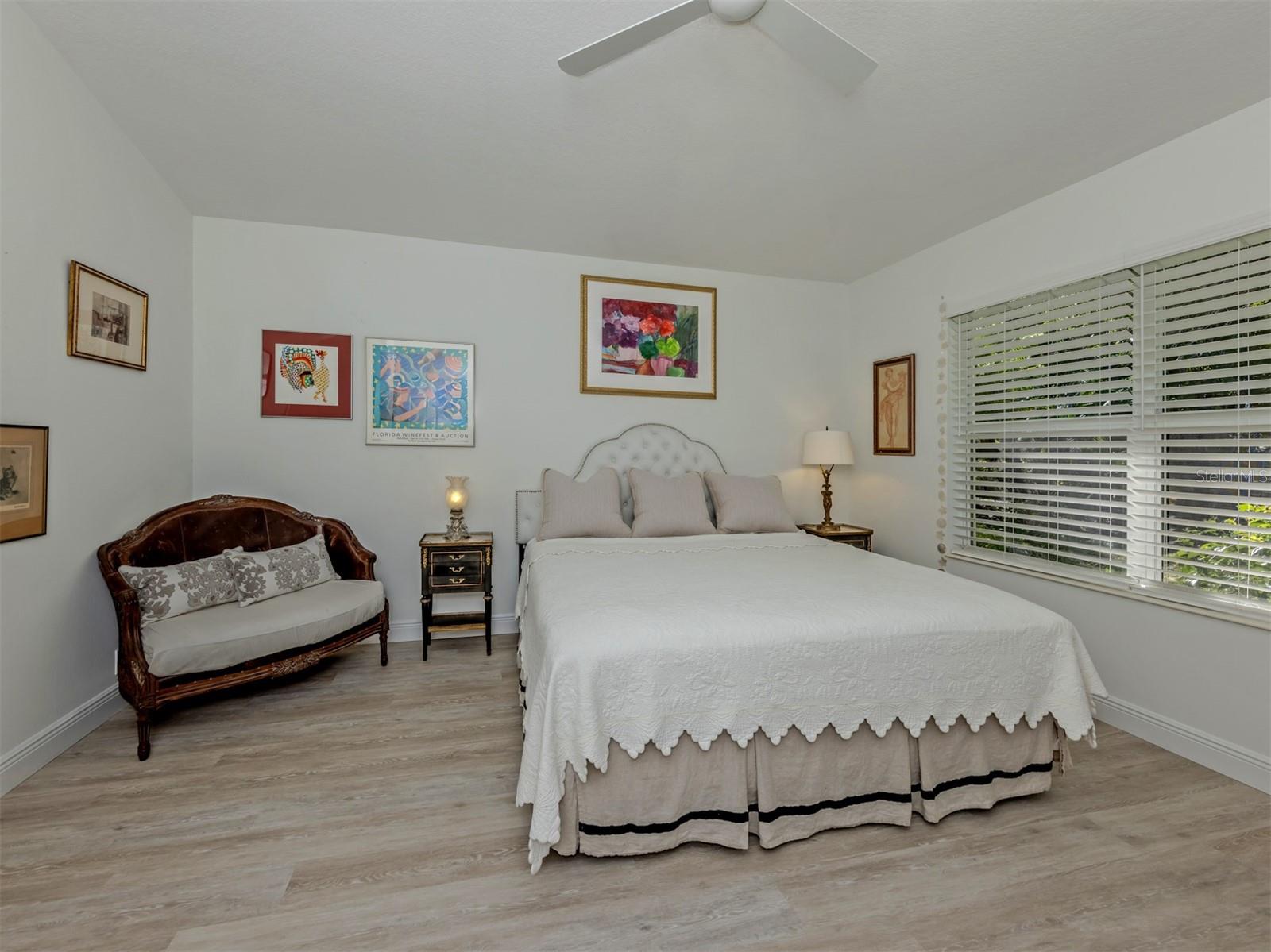 PELICAN POINTE GOLF & COUNTRY CLUB - Residential