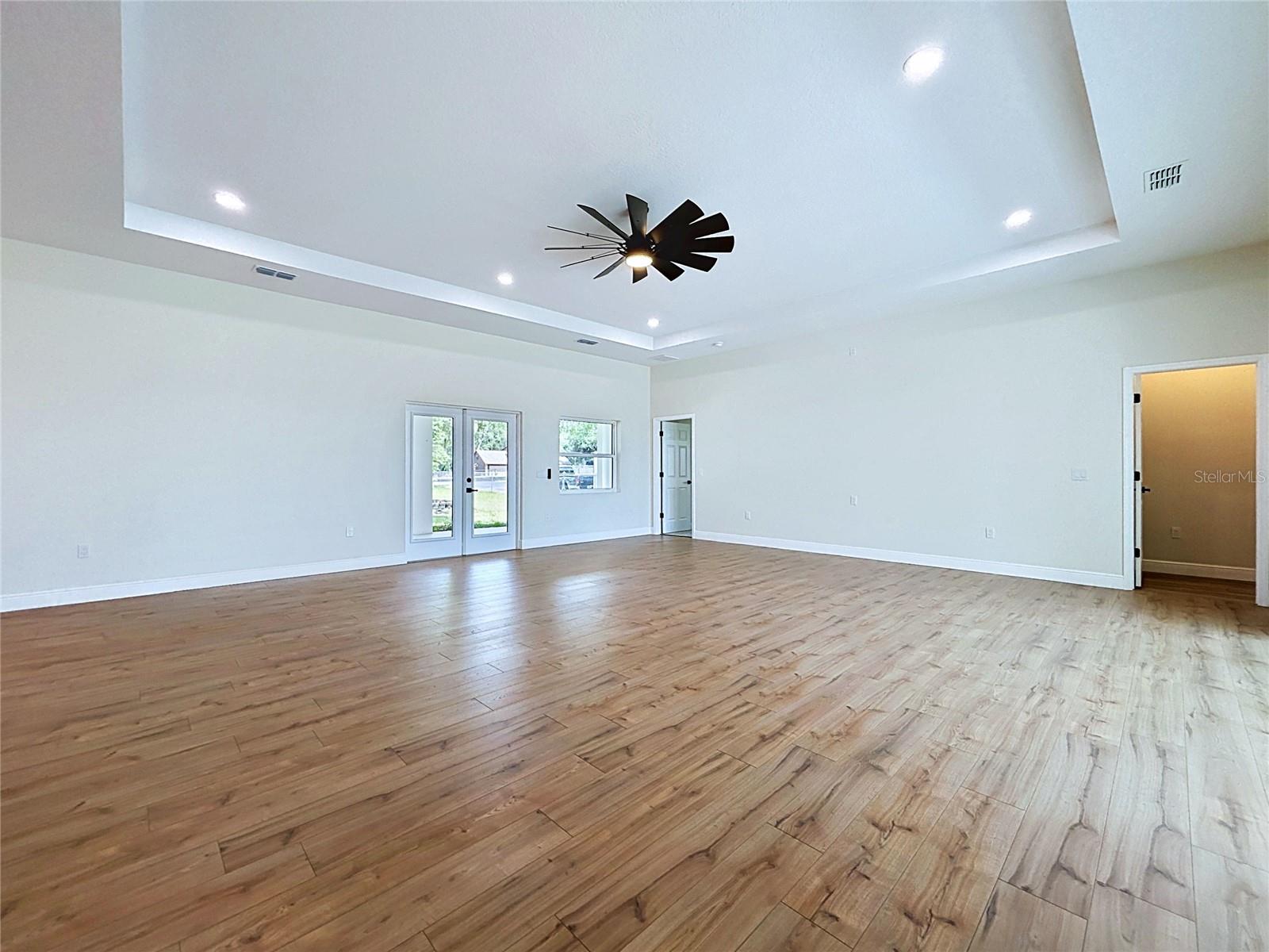 KNOLLWOOD ACRES - Residential