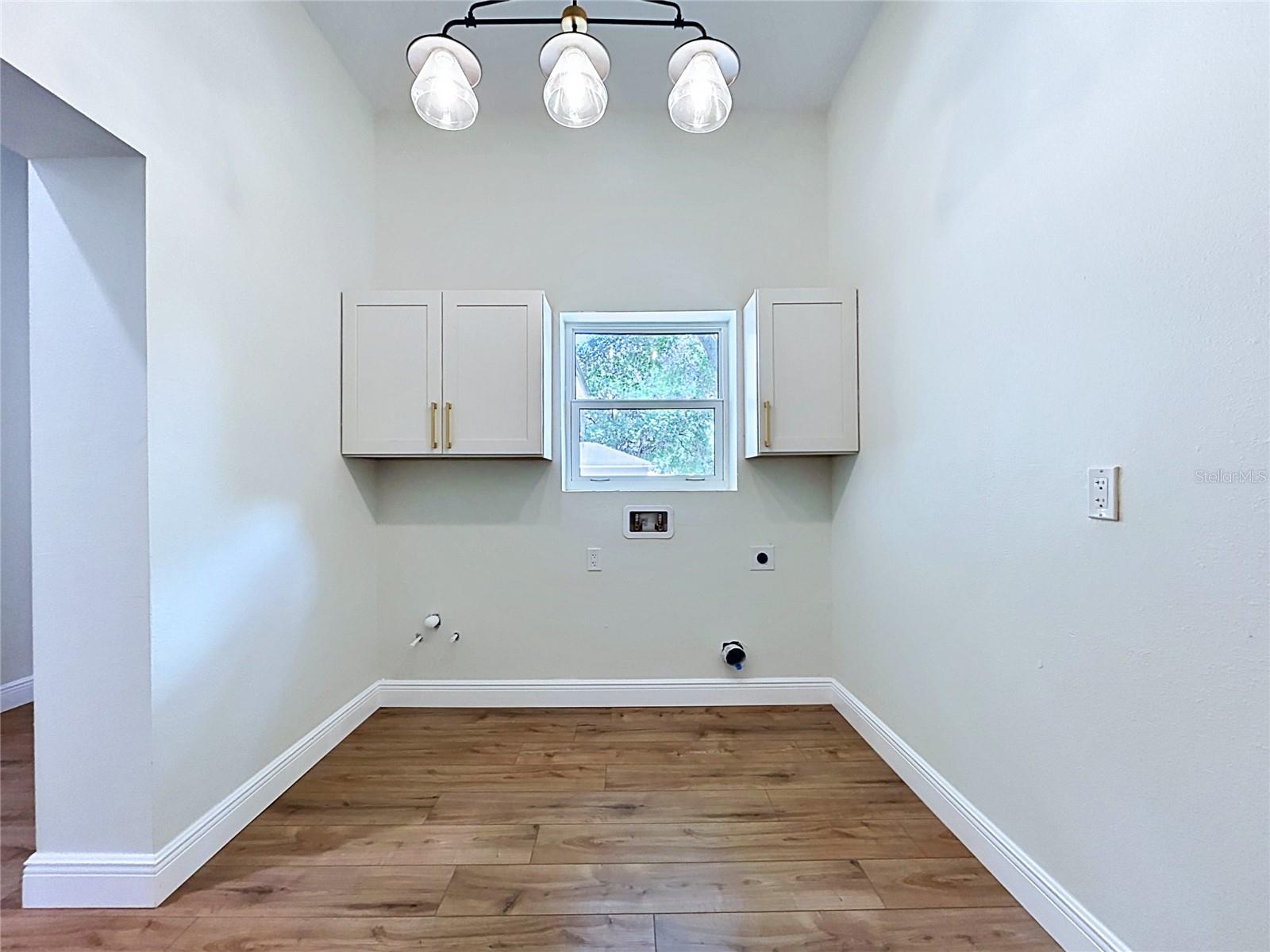 KNOLLWOOD ACRES - Residential