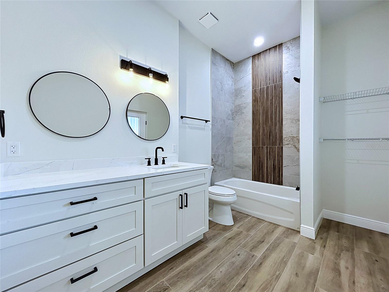 KNOLLWOOD ACRES - Residential