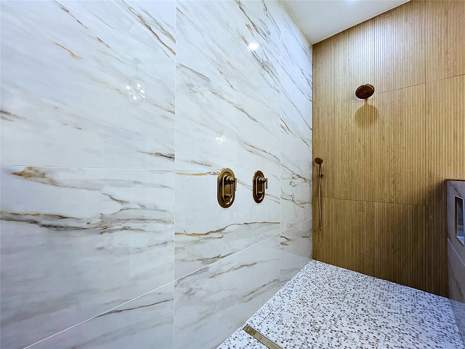 KNOLLWOOD ACRES - Residential