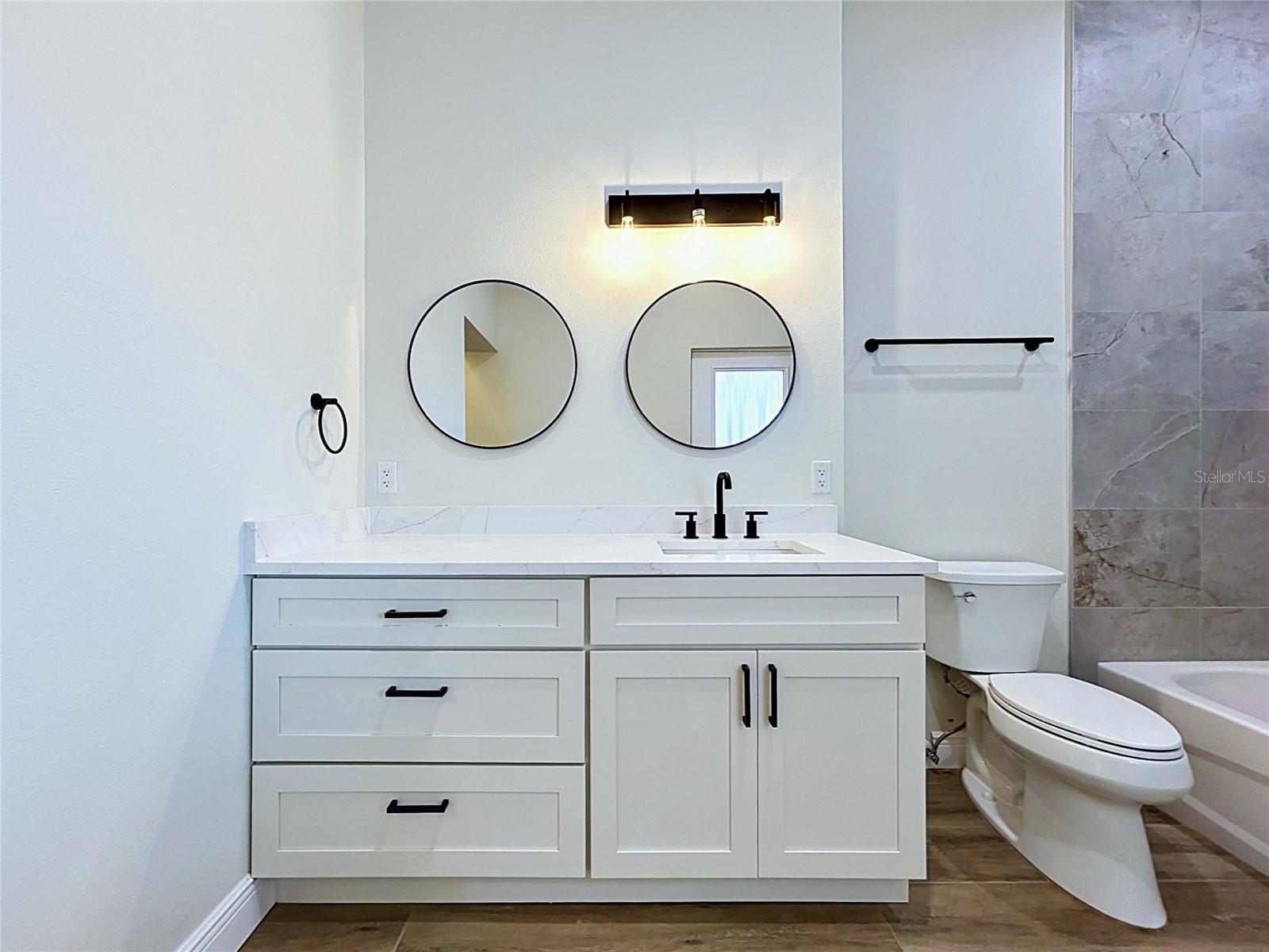 KNOLLWOOD ACRES - Residential