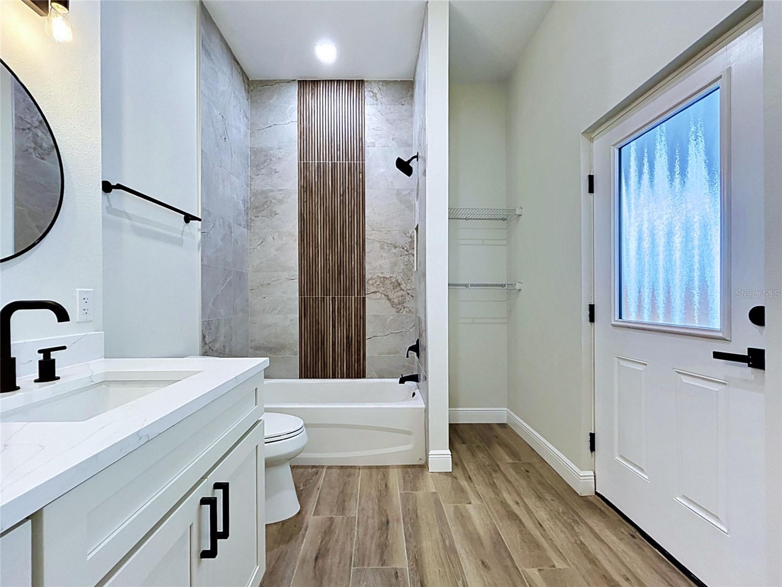 KNOLLWOOD ACRES - Residential