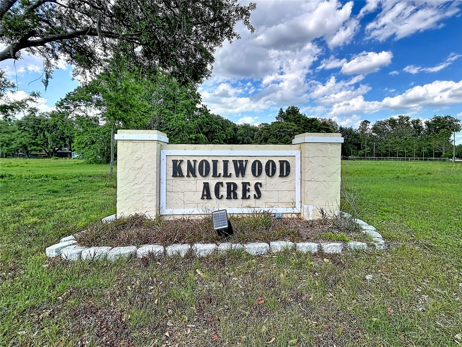 KNOLLWOOD ACRES - Residential