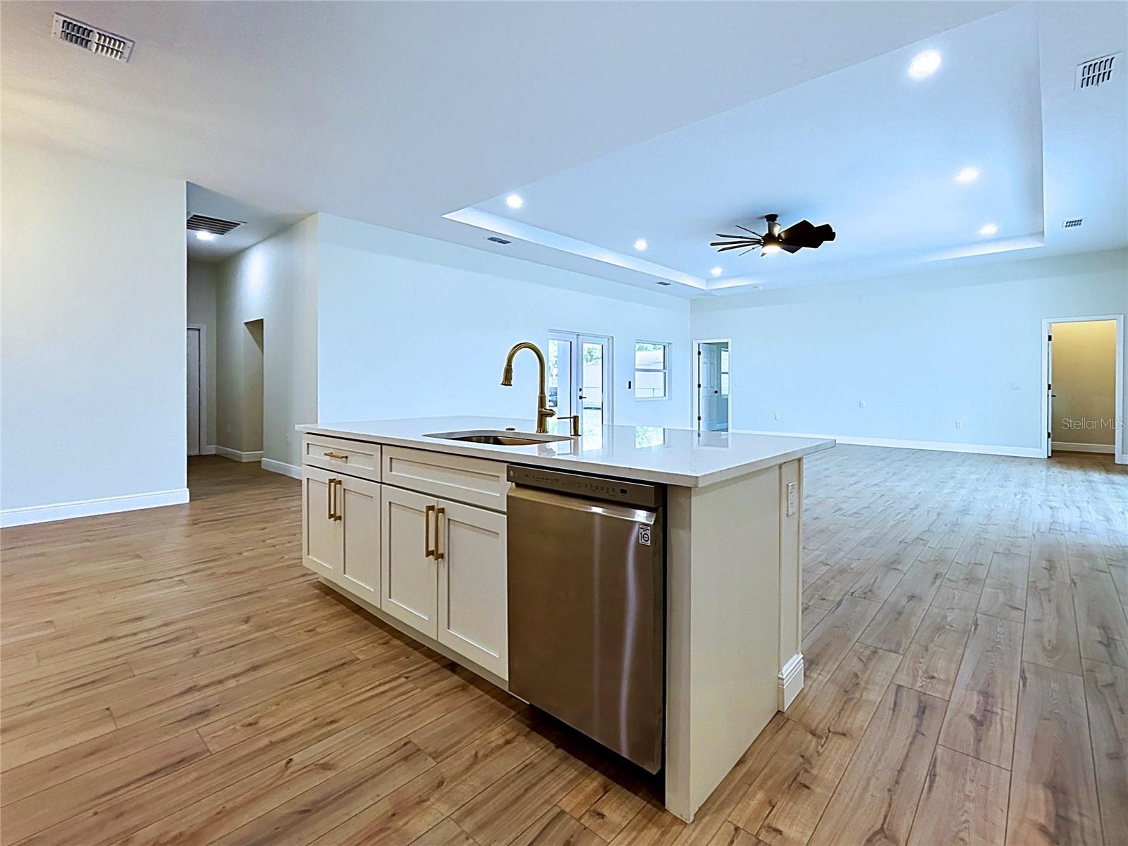 KNOLLWOOD ACRES - Residential