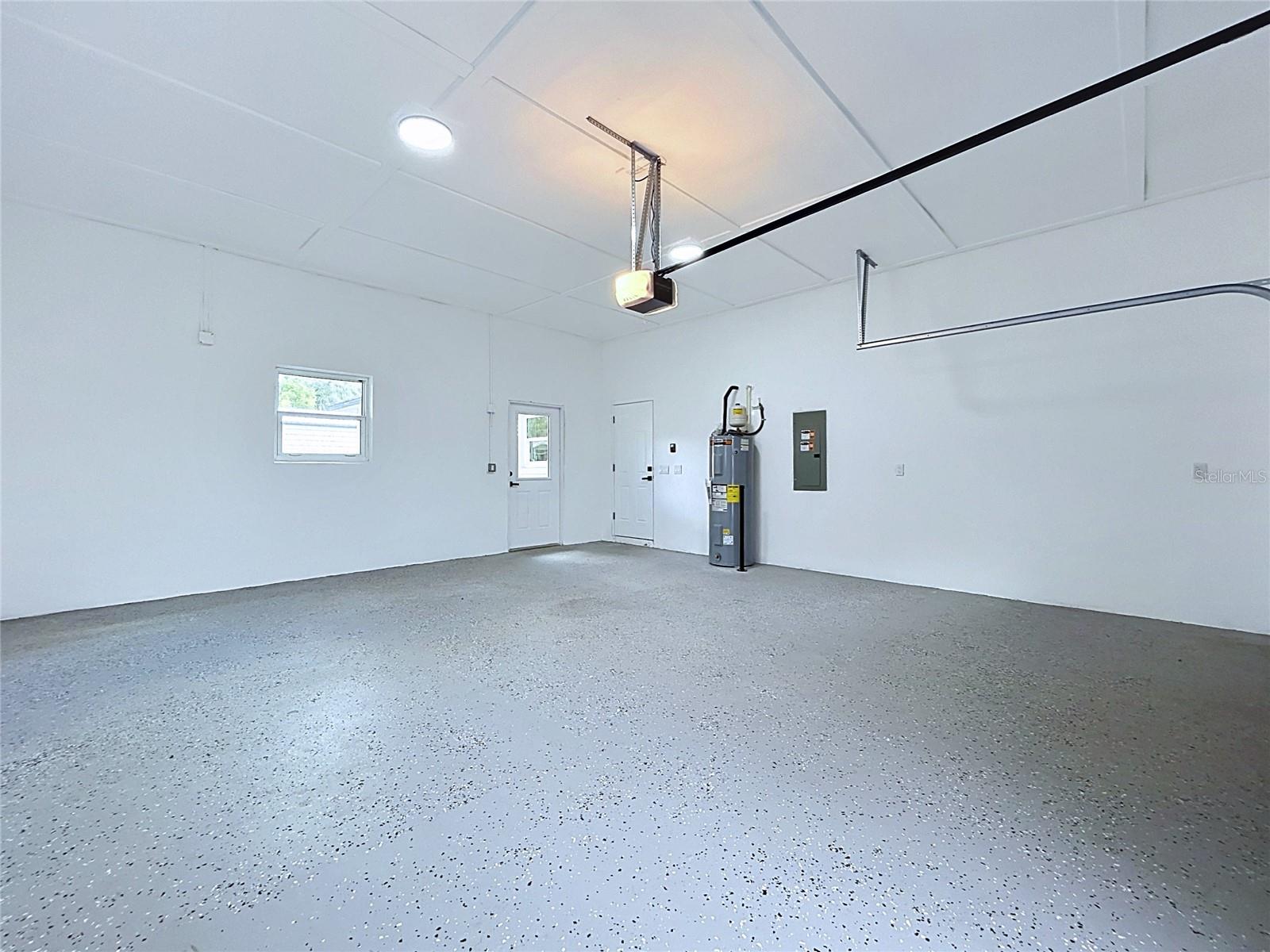 KNOLLWOOD ACRES - Residential