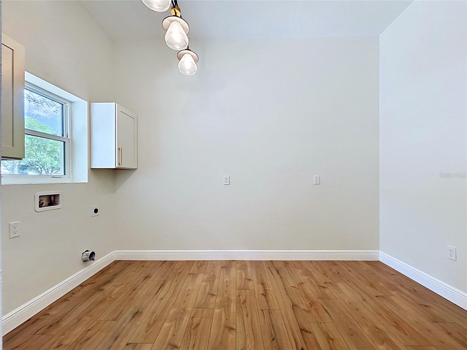 KNOLLWOOD ACRES - Residential