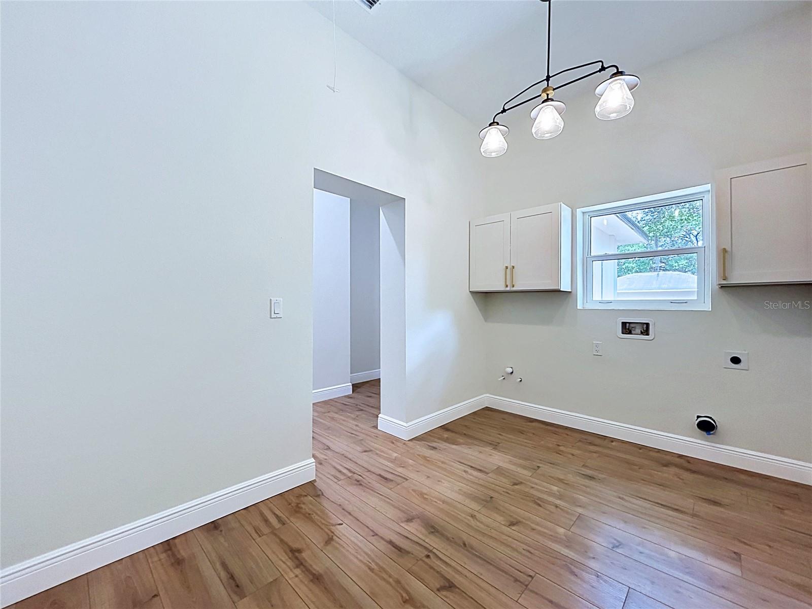 KNOLLWOOD ACRES - Residential