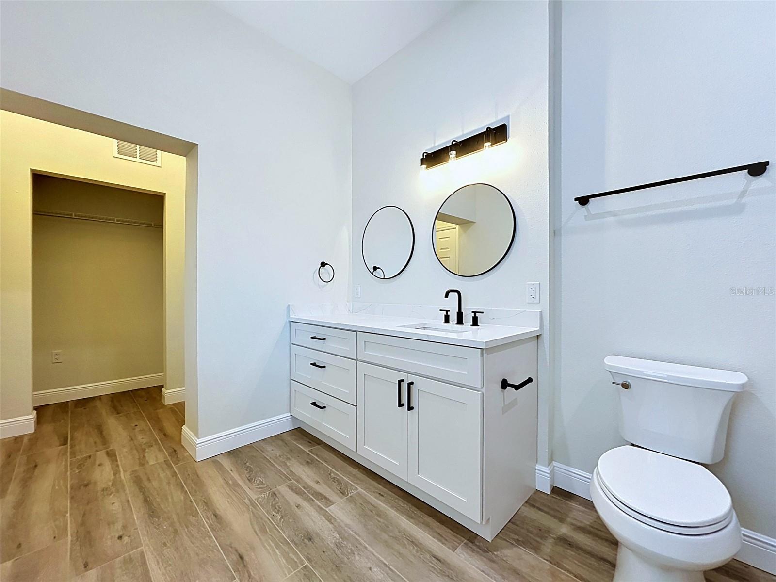 KNOLLWOOD ACRES - Residential