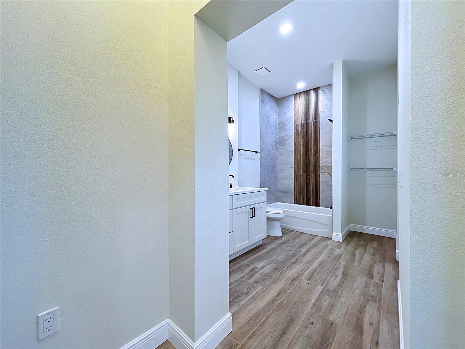 KNOLLWOOD ACRES - Residential