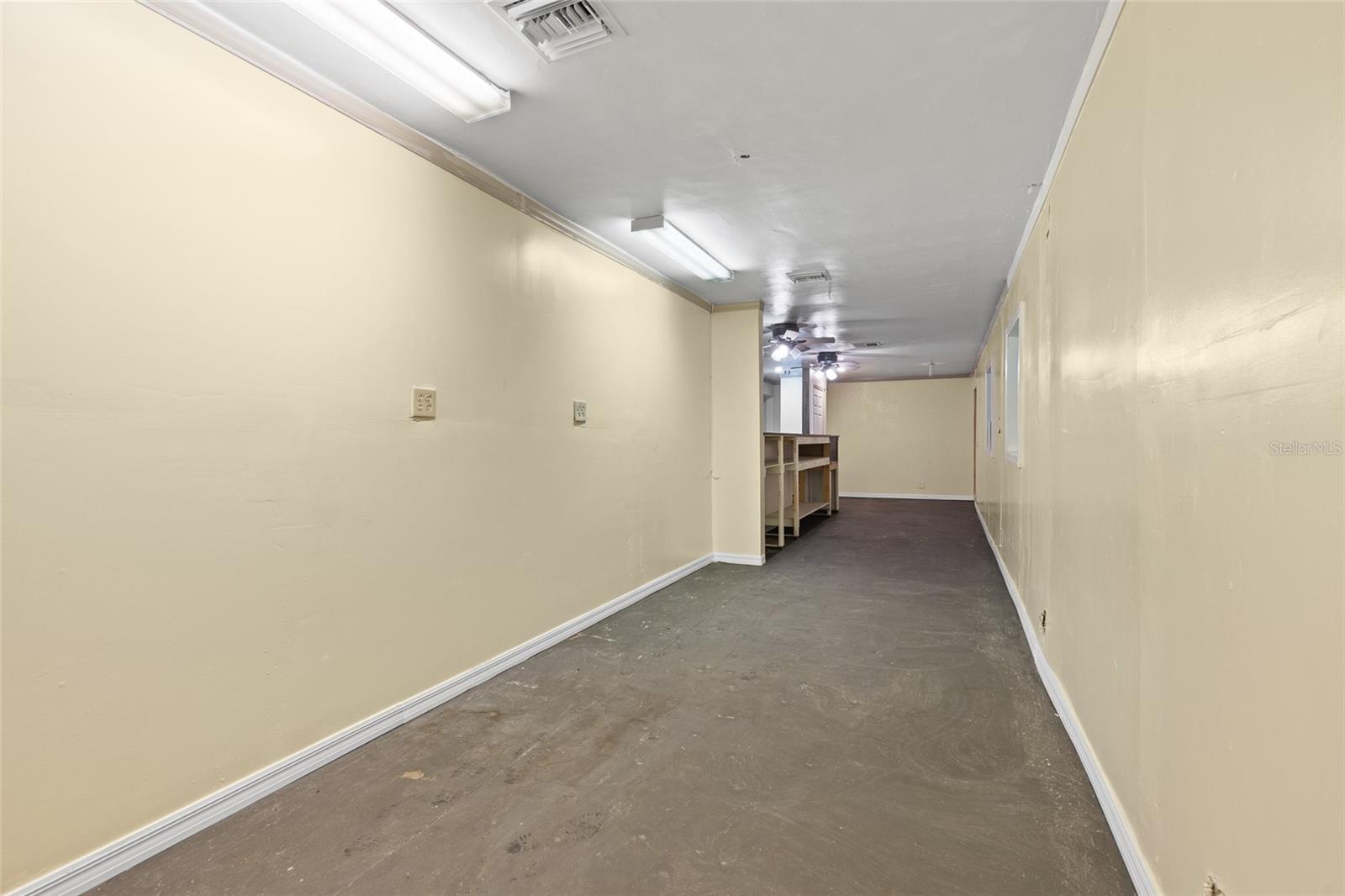 LOCKHARTS - Commercial Sale