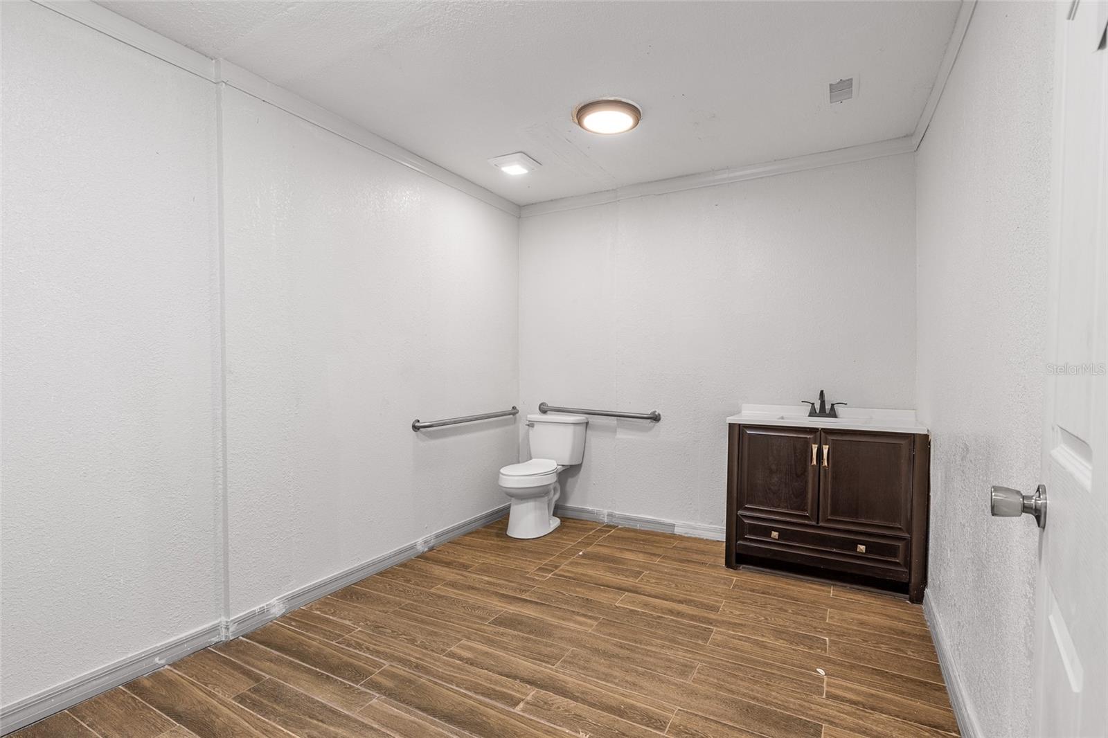 LOCKHARTS - Commercial Sale