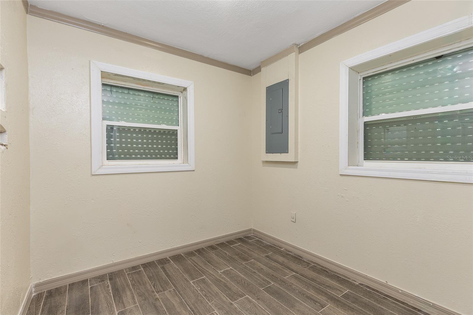 LOCKHARTS - Commercial Sale