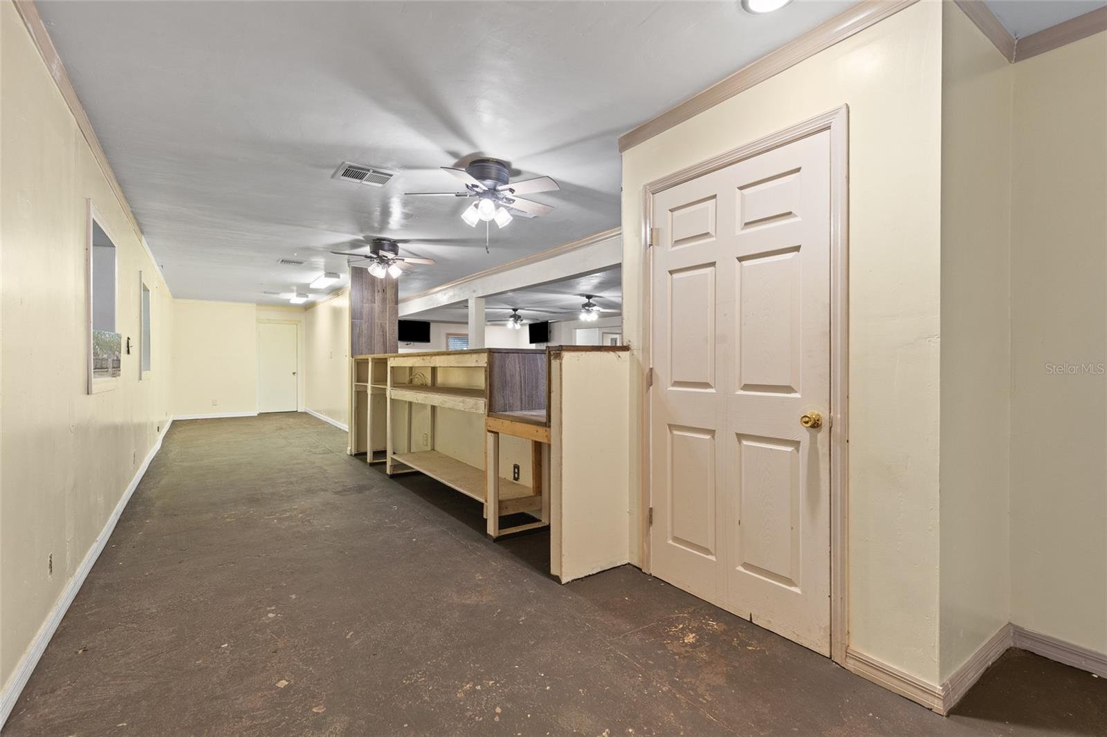 LOCKHARTS - Commercial Sale