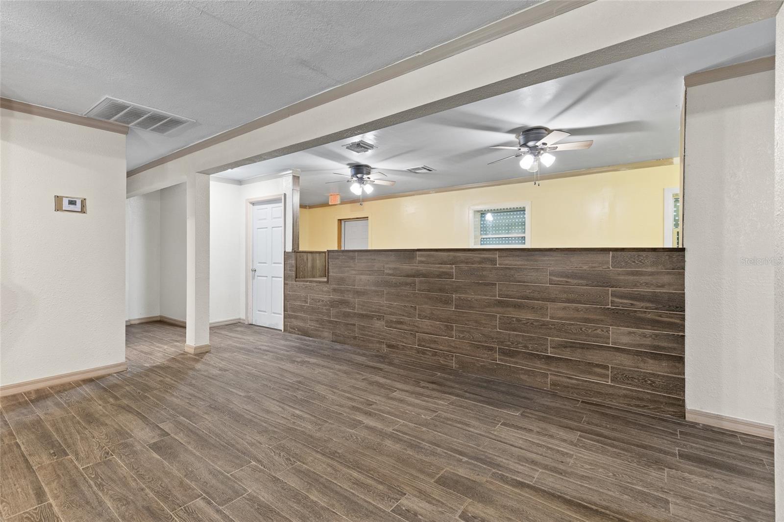 LOCKHARTS - Commercial Sale