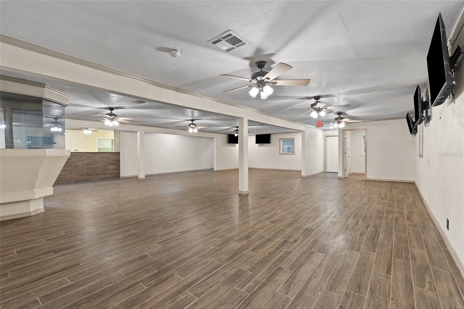 LOCKHARTS - Commercial Sale