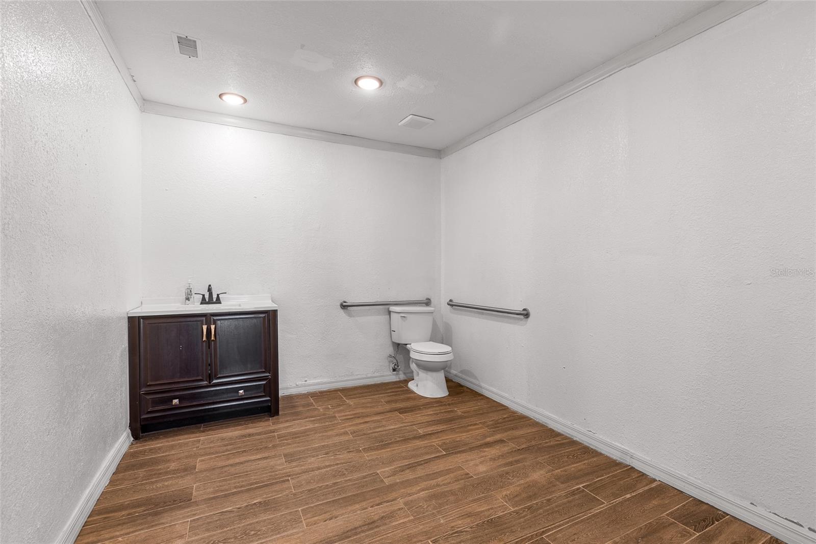 LOCKHARTS - Commercial Sale