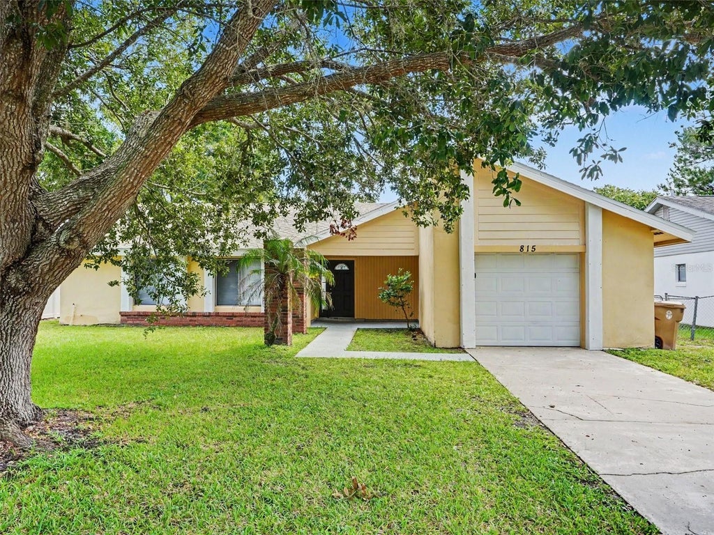 Photo of 815 E Flag Lane, Kissimmee, FL 34759 (MLS # O6441071)
