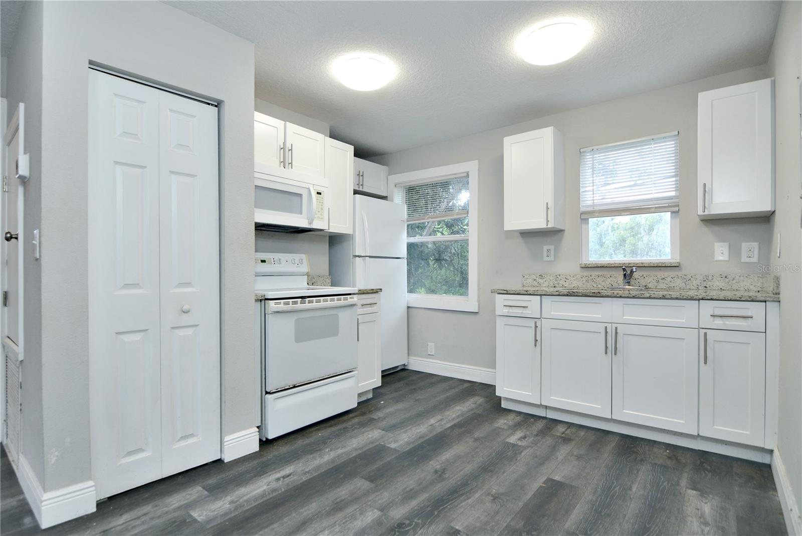 PLAZA PARK ADD CLEARWATER IMPROV CO CORR - Residential Lease