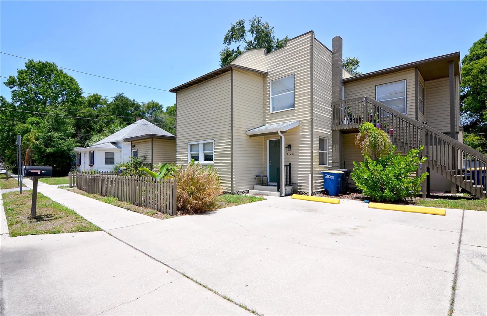 PLAZA PARK ADD CLEARWATER IMPROV CO CORR - Residential Lease