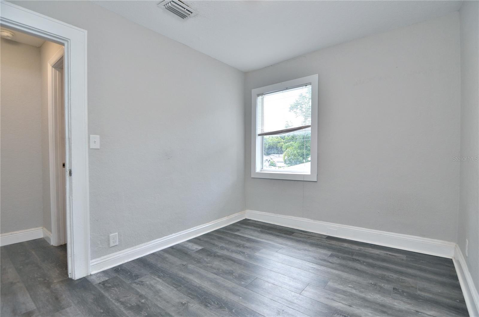 PLAZA PARK ADD CLEARWATER IMPROV CO CORR - Residential Lease