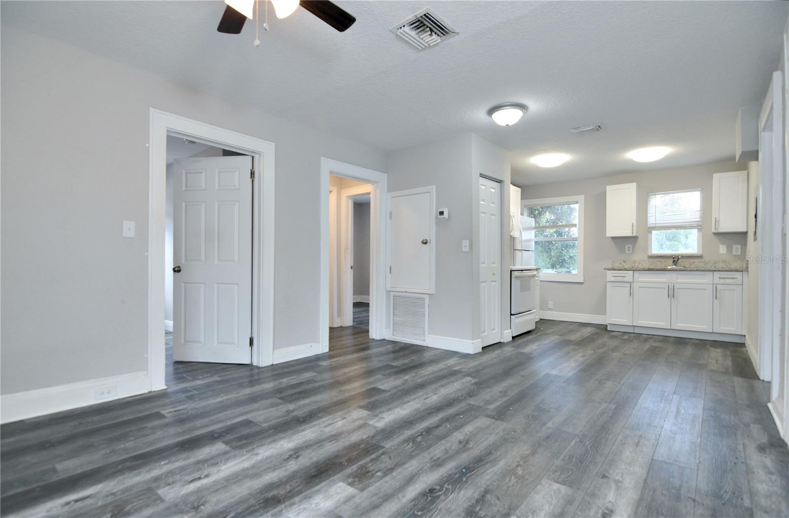 PLAZA PARK ADD CLEARWATER IMPROV CO CORR - Residential Lease