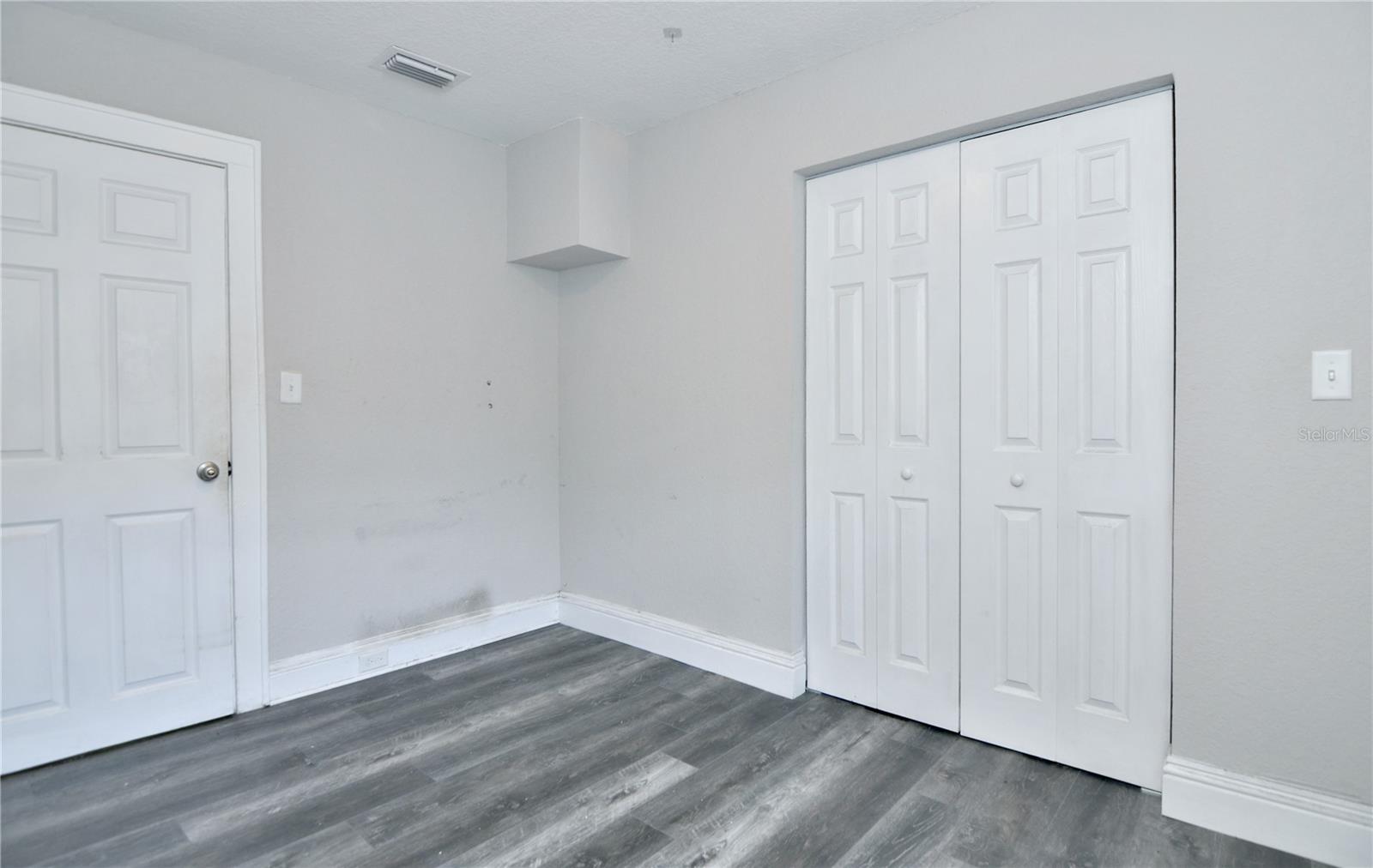 PLAZA PARK ADD CLEARWATER IMPROV CO CORR - Residential Lease