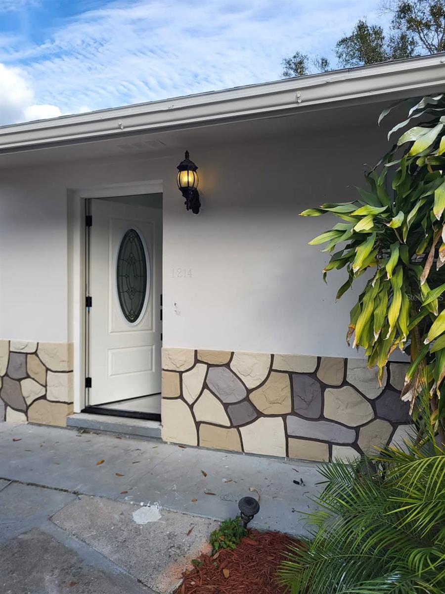 1214 WINDSOR CIRCLE
