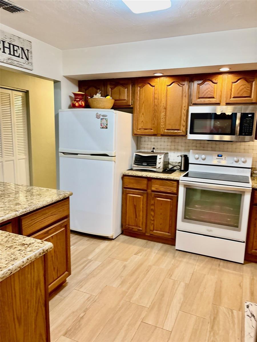 RAINBOW SPGS COUNTRY CLUB ESTATE - Residential