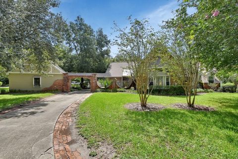 A home in DELAND