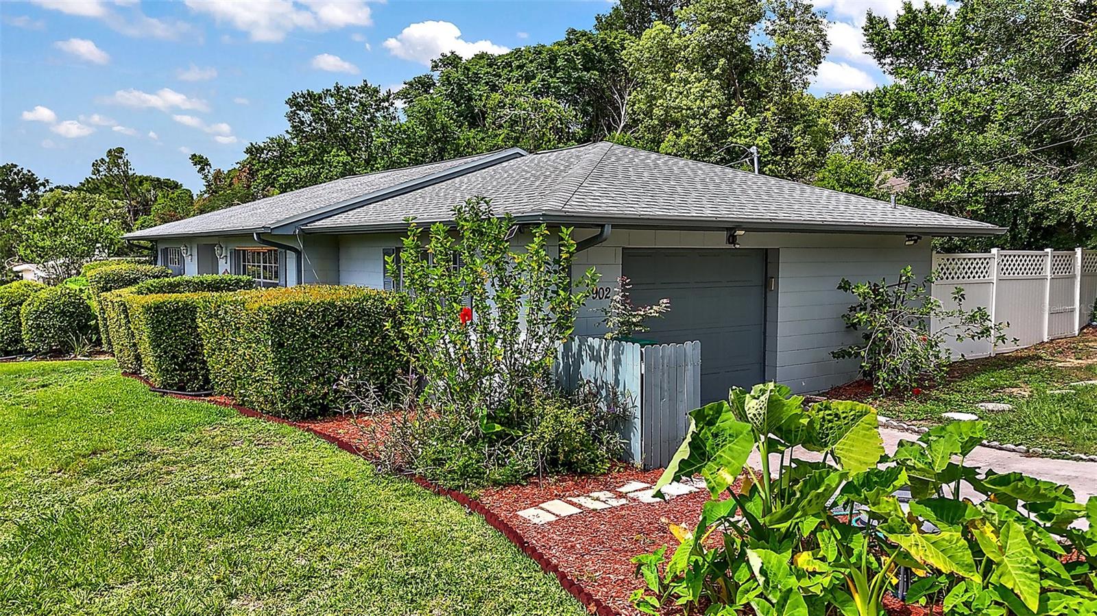 902 LAKEVIEW DRIVE