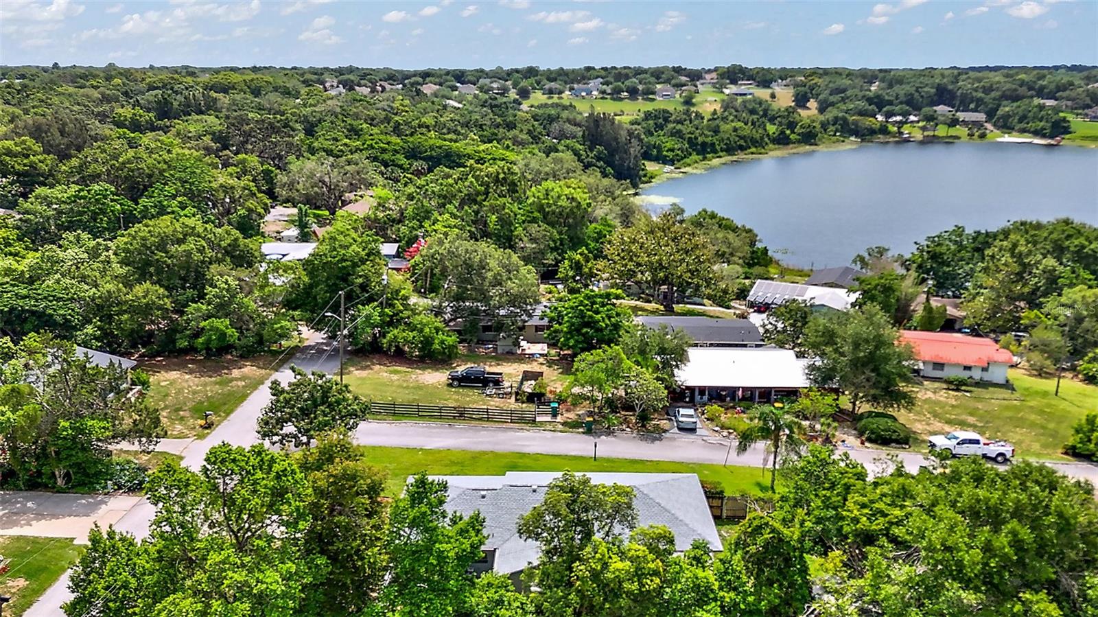 902 LAKEVIEW DRIVE