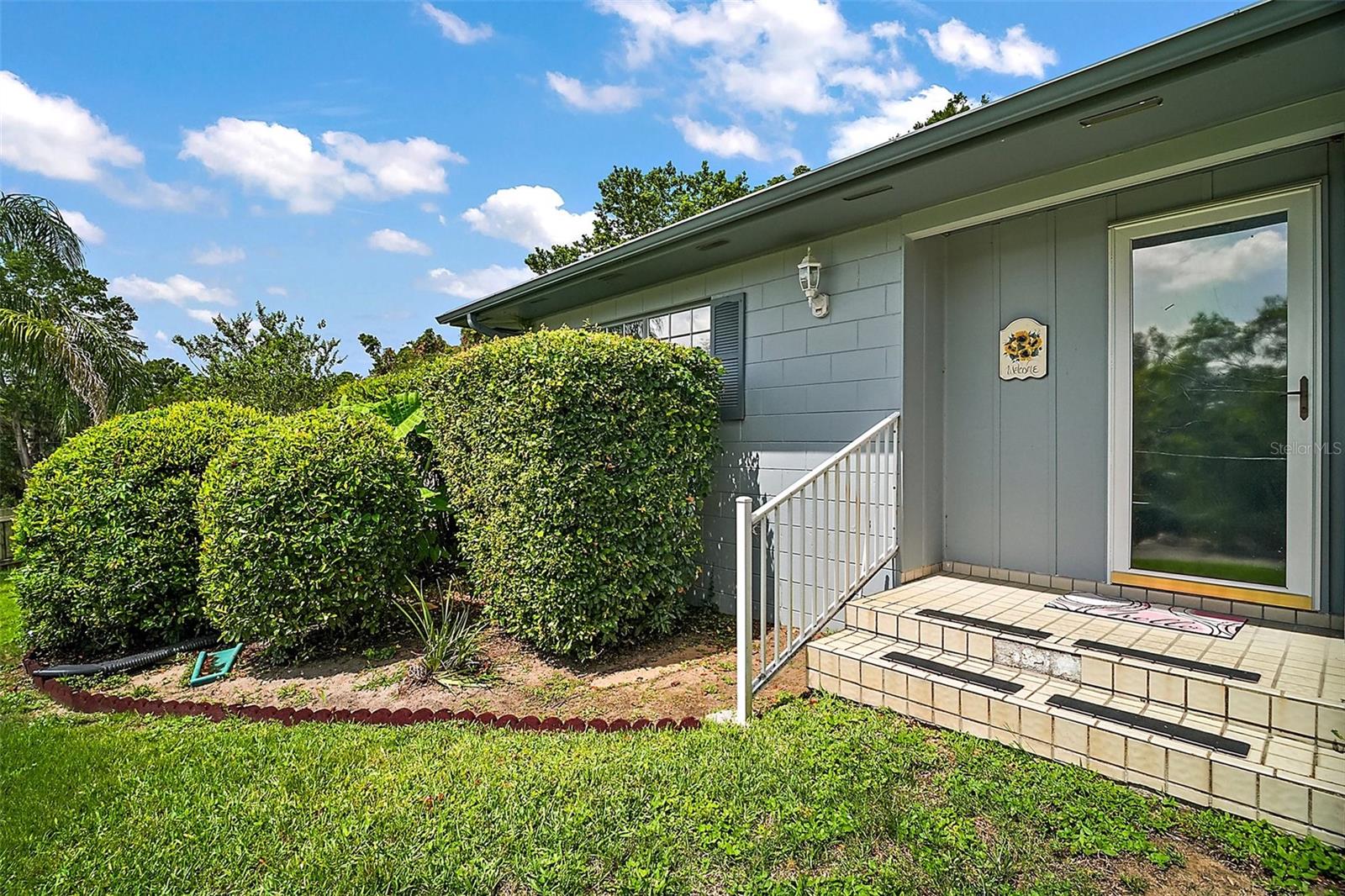 902 LAKEVIEW DRIVE