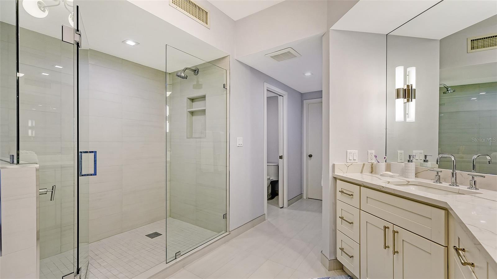 GRAND BAY 1 - Residential Lease