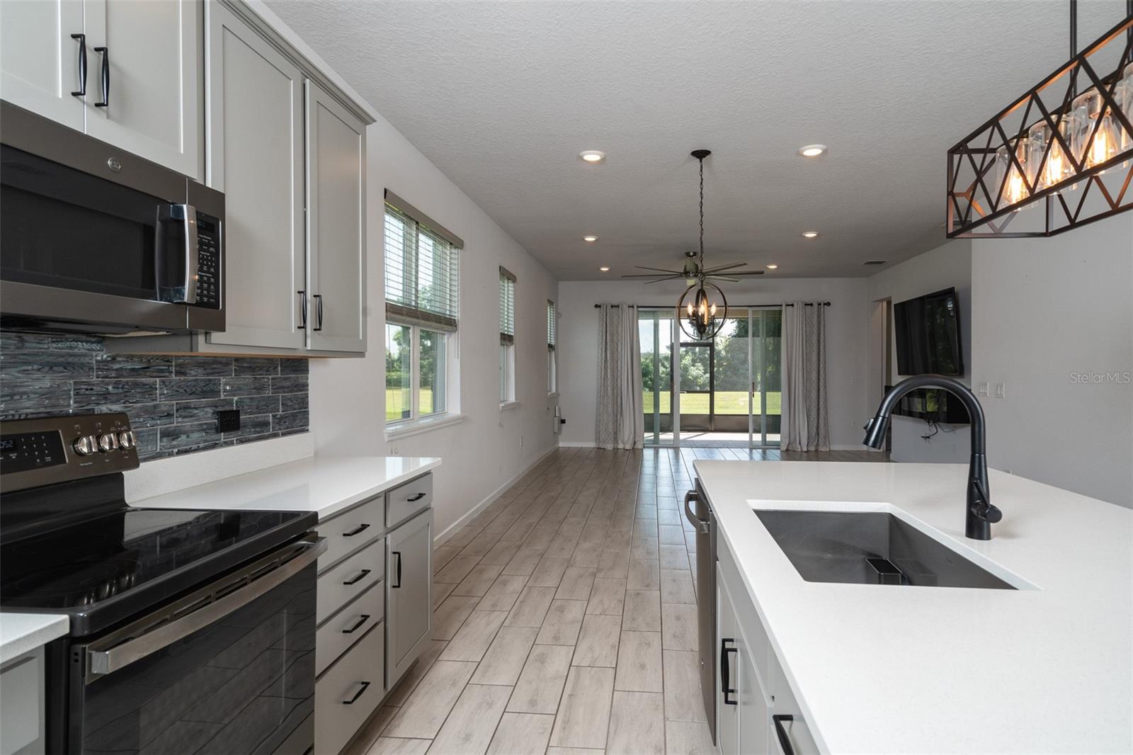 SEASONS/PK HILL - Residential Lease