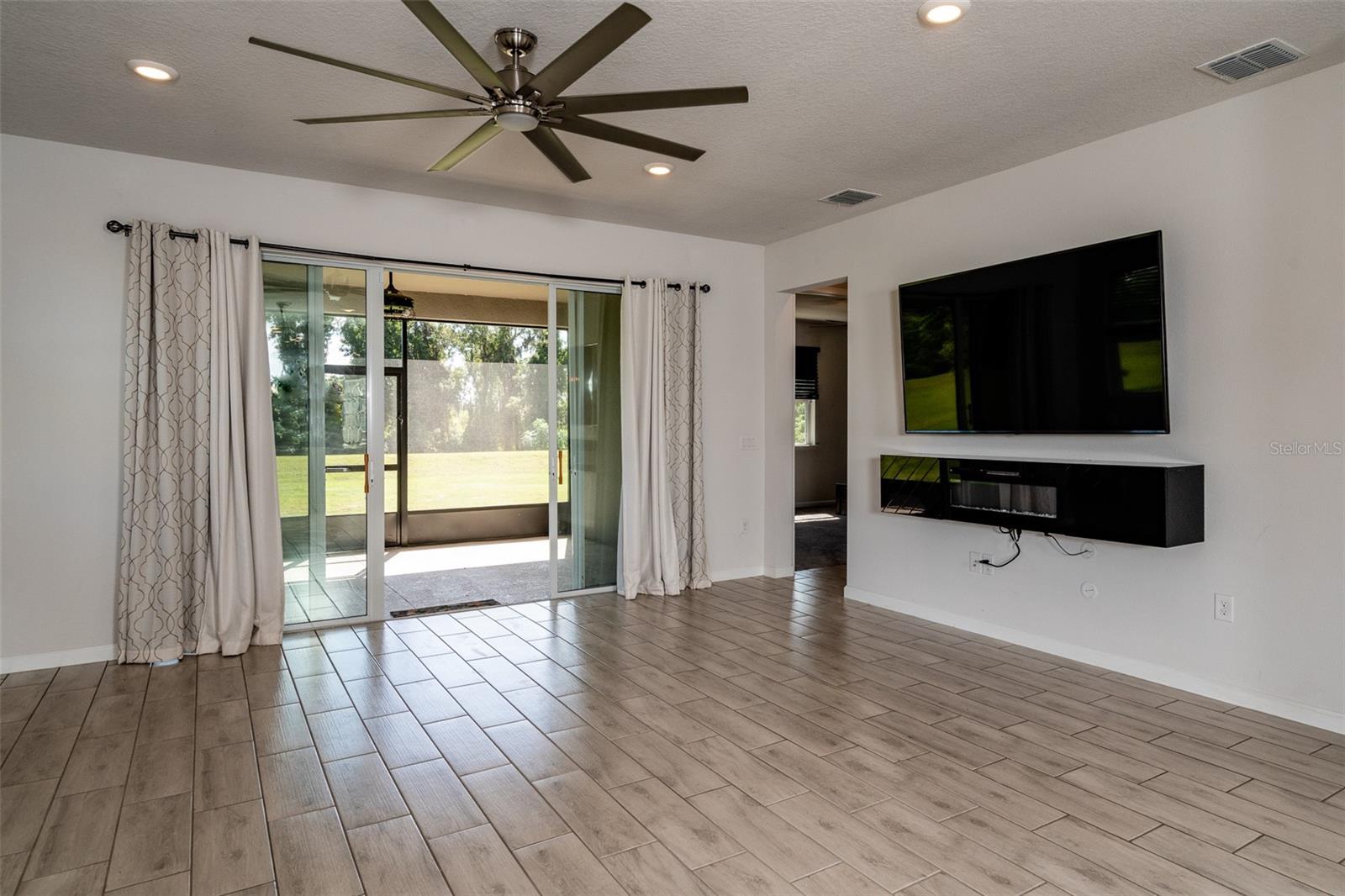 SEASONS/PK HILL - Residential Lease