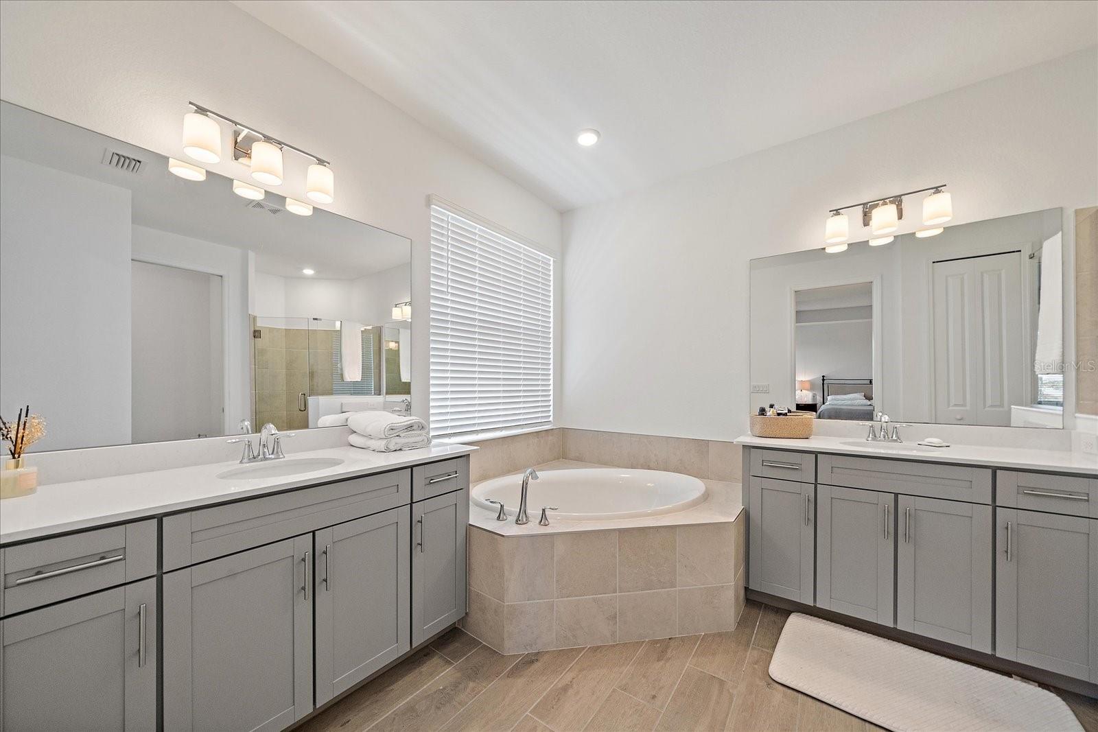 WELLEN PARK GOLF & COUNTRY CLUB - Residential