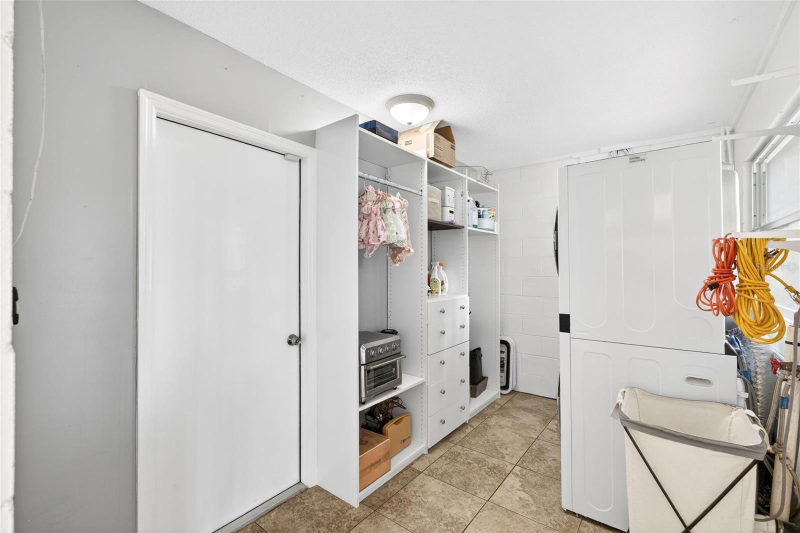 LAKE MARY SHORES - Residential
