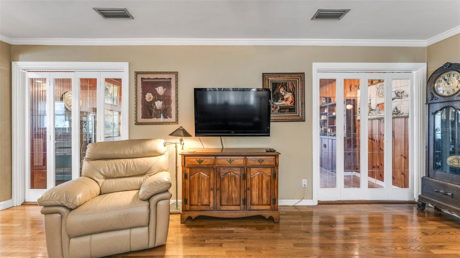 621 S INGRAHAM AVENUE