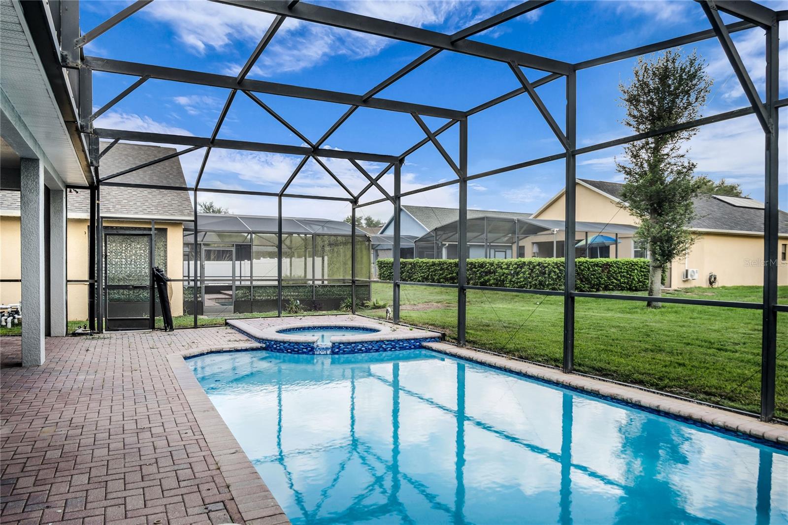 563 LAKE DAVENPORT CIRCLE
