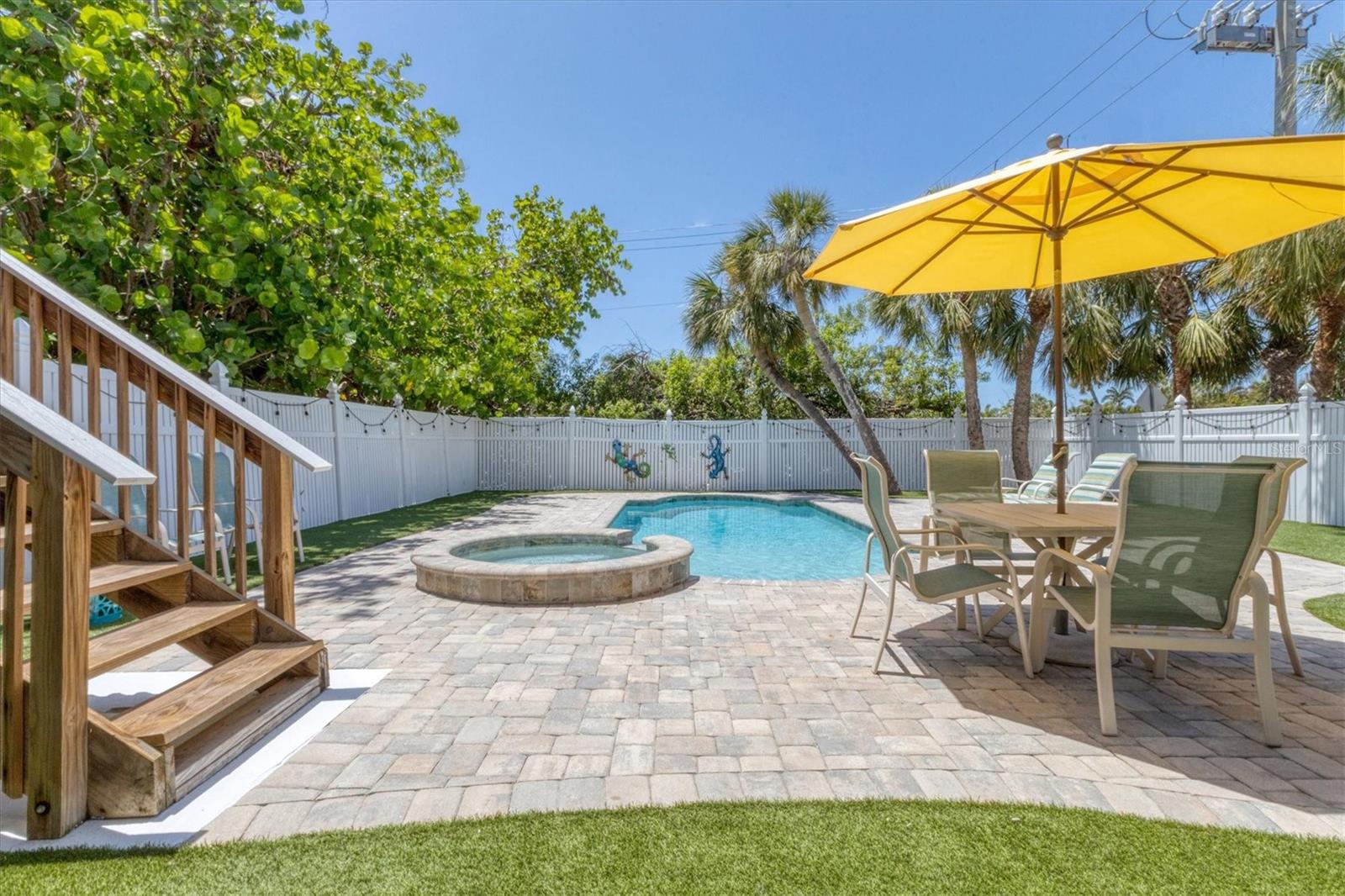 501 KEY ROYALE DRIVE