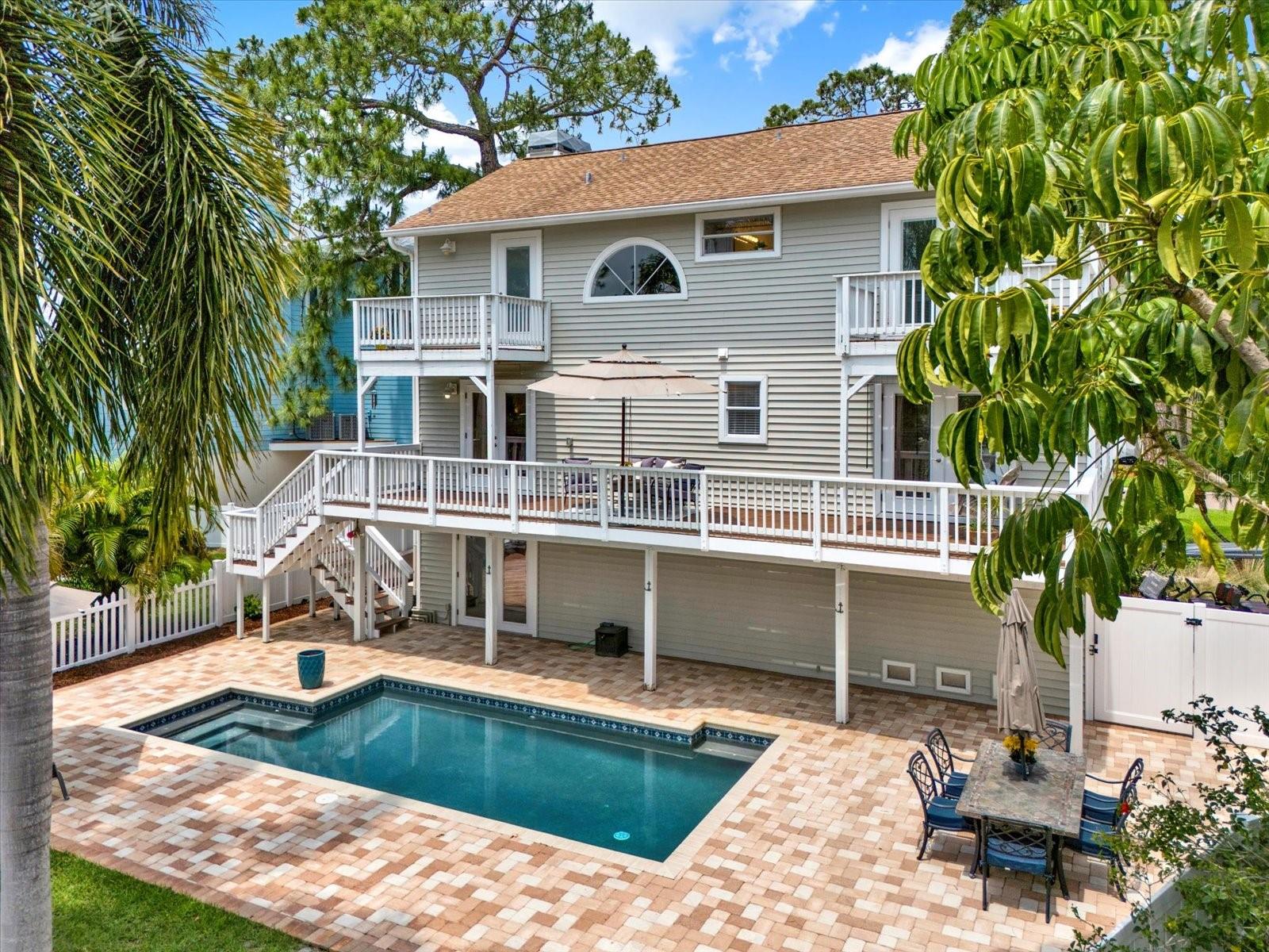 748 SOUNDVIEW DRIVE