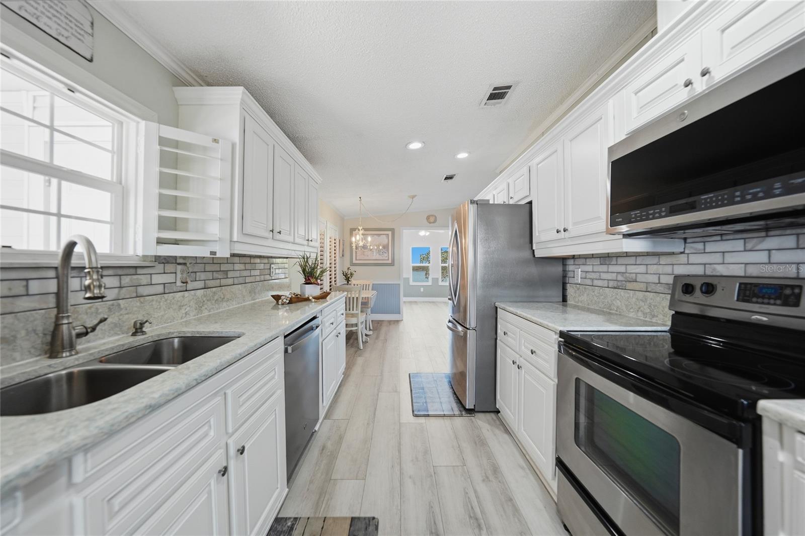 RIVER FOREST MHP - Residential