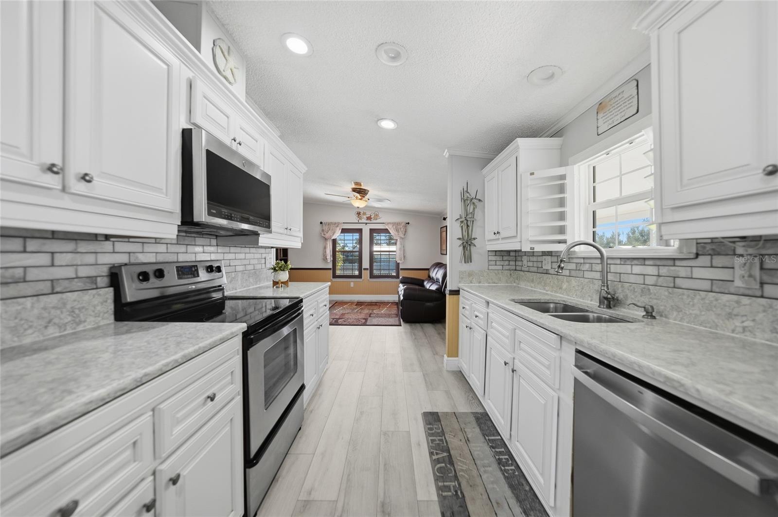 RIVER FOREST MHP - Residential