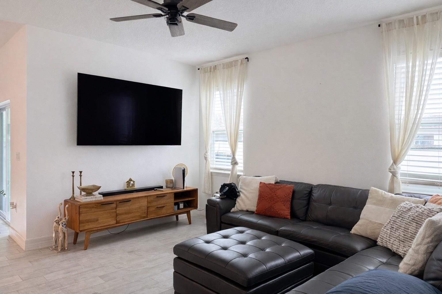 PRAIRIE OAKS - Residential