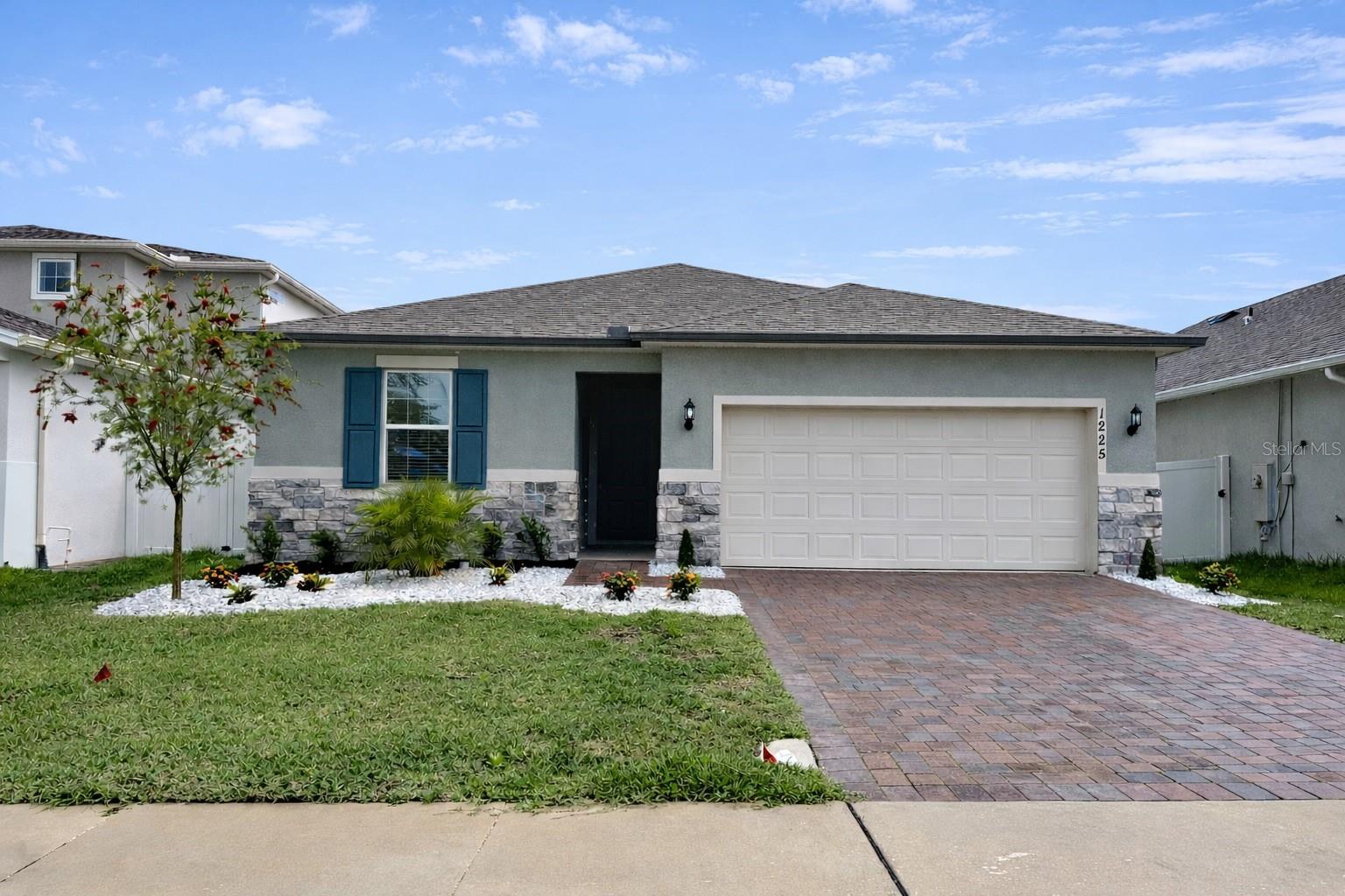 PRAIRIE OAKS - Residential