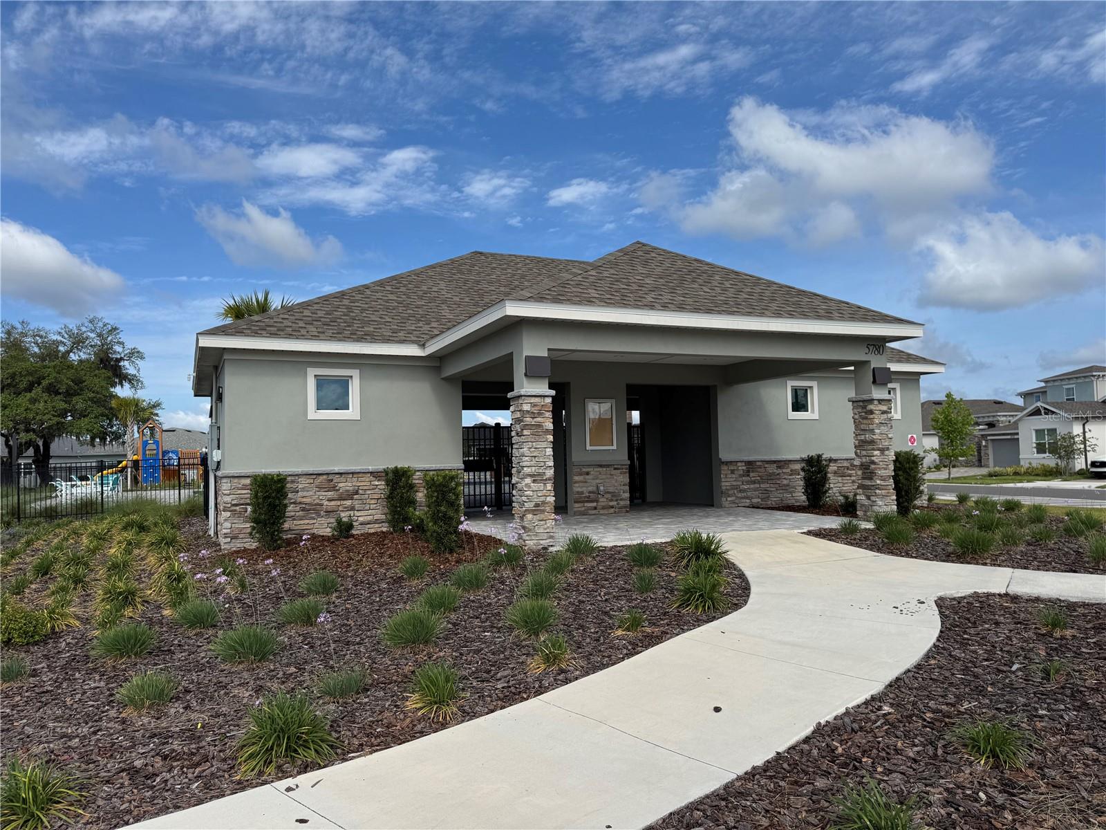 PRAIRIE OAKS - Residential