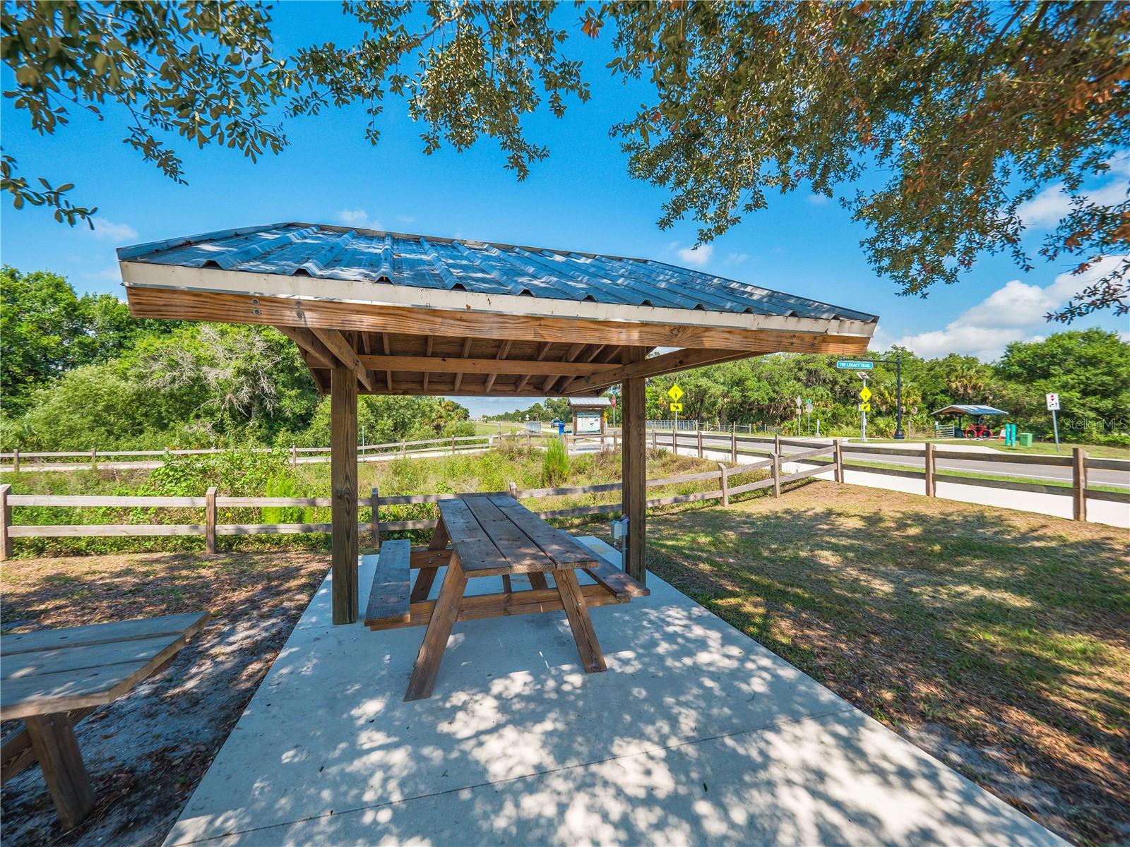 BAY OAKS ESTATES UNIT 1 - Residential