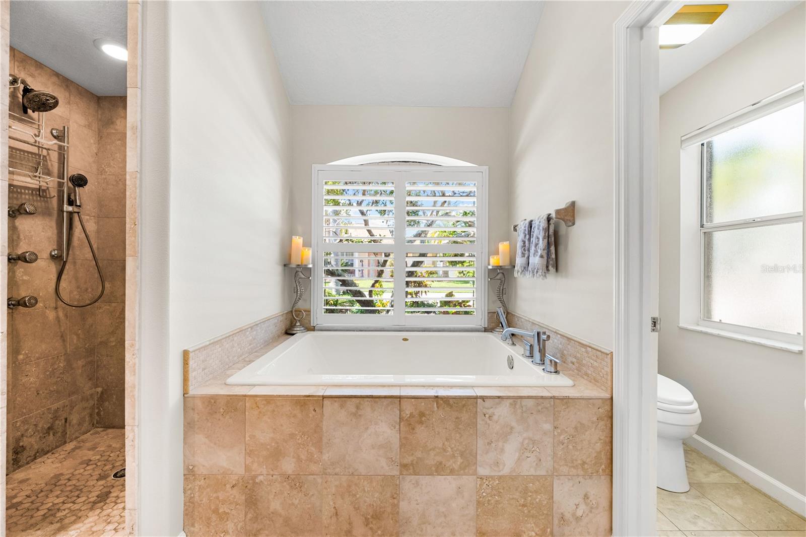 BAY OAKS ESTATES UNIT 1 - Residential