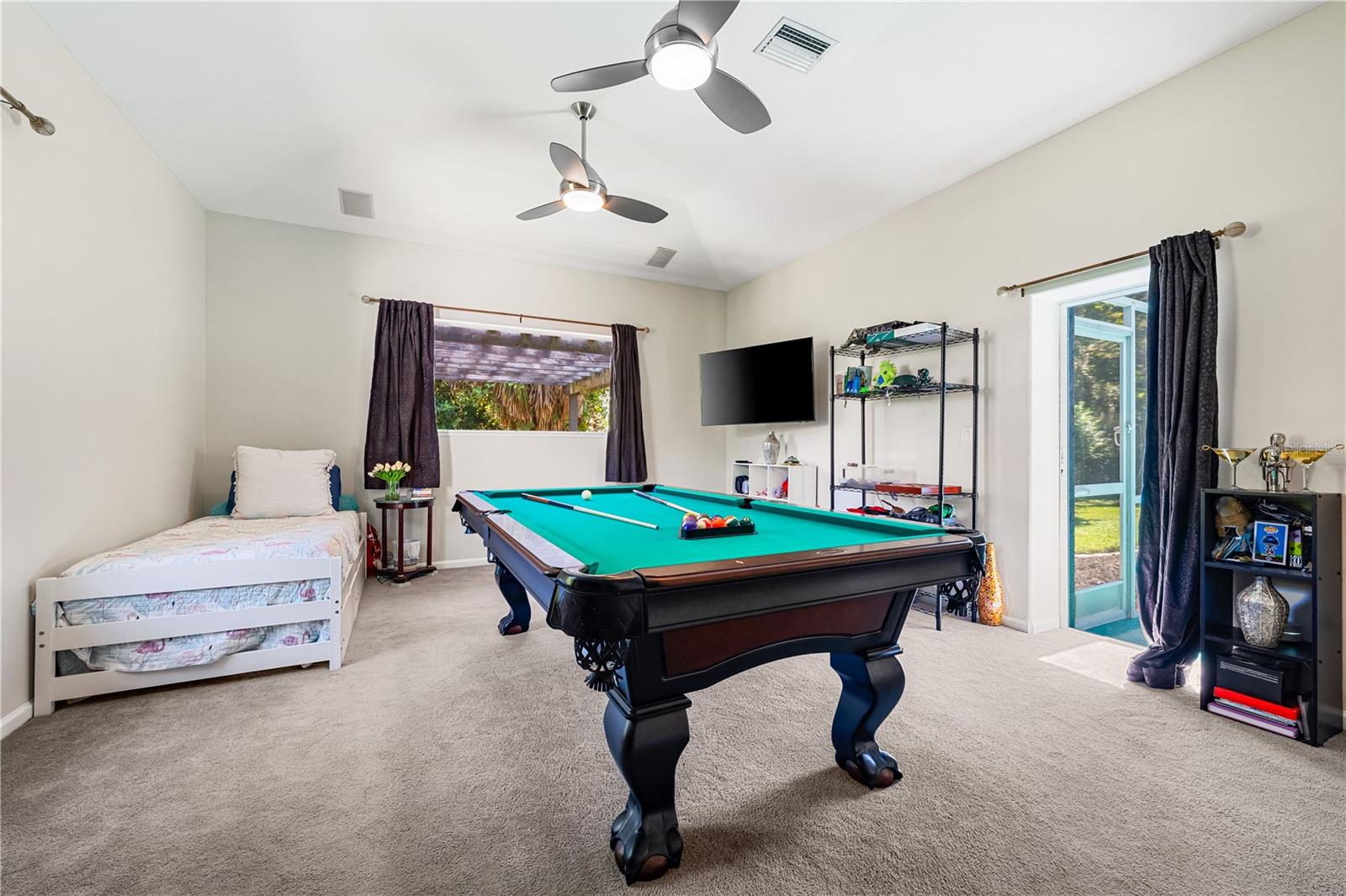 BAY OAKS ESTATES UNIT 1 - Residential